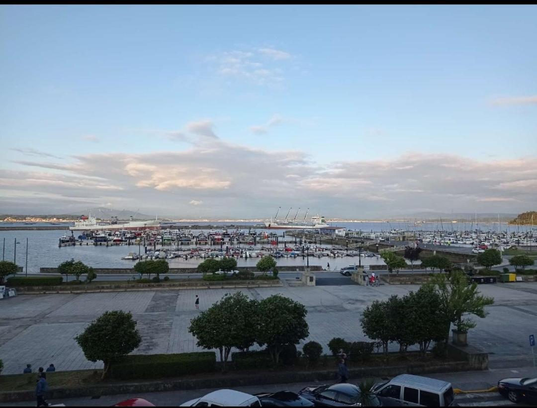 Vistas Al Puerto Lägenhet Pobra Do Caraminal Rum bild
